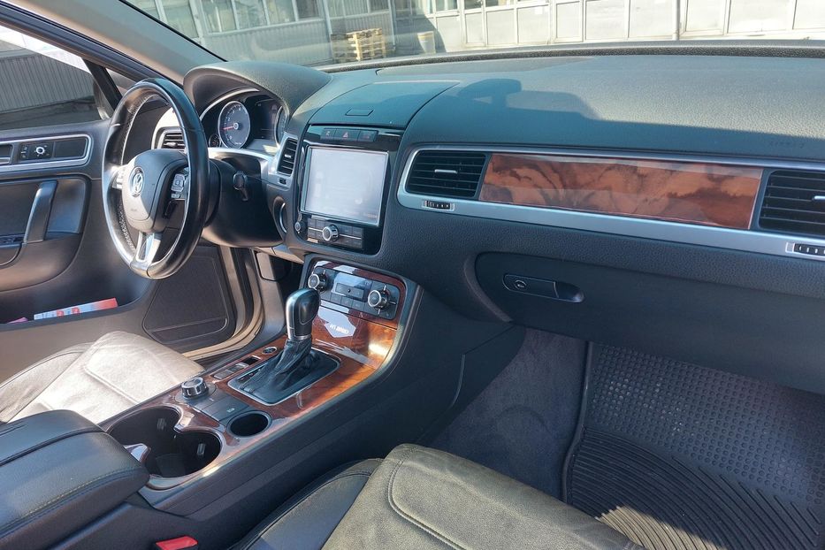 Продам Volkswagen Touareg Гибрид 2011 года в Киеве