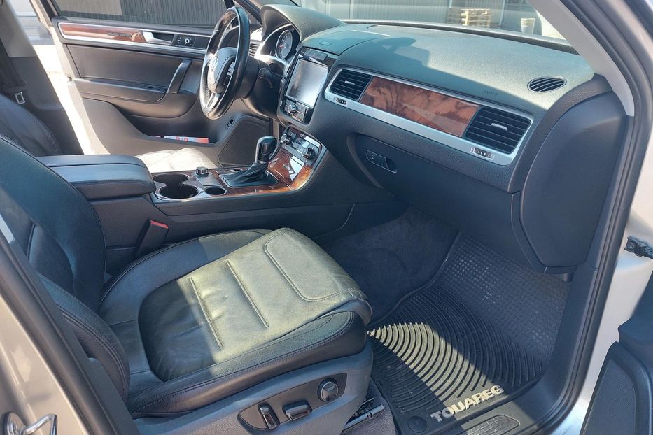 Продам Volkswagen Touareg Гибрид 2011 года в Киеве