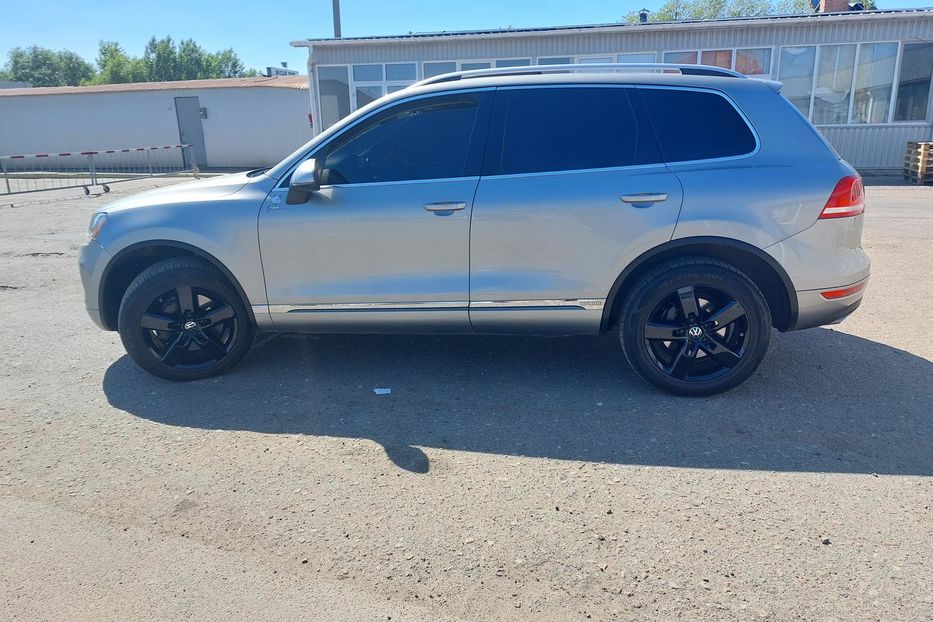 Продам Volkswagen Touareg Гибрид 2011 года в Киеве