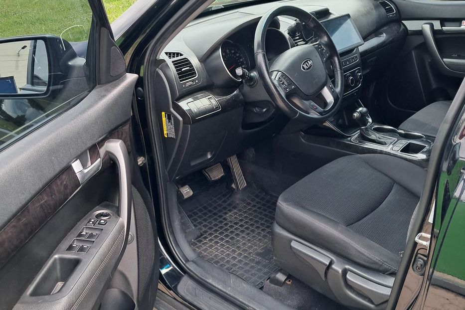 Продам Kia Sorento 2.4 AT 2013 года в Львове
