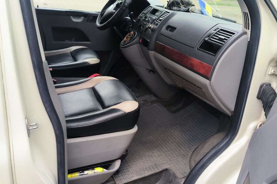 Продам Volkswagen T5 (Transporter) пасс. Лонг база  2005 года в Николаеве