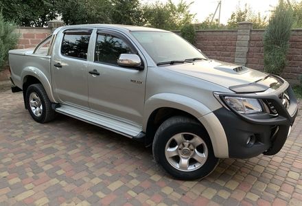 Продам Toyota Hilux 2013 года в Киеве