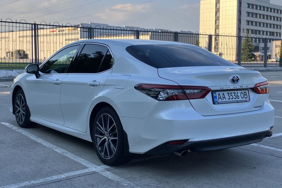 Продам Toyota Camry Premium  2021 года в Киеве