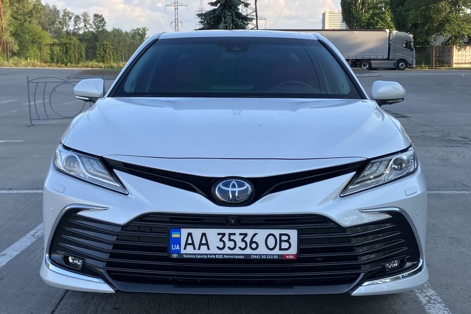 Продам Toyota Camry Premium  2021 года в Киеве