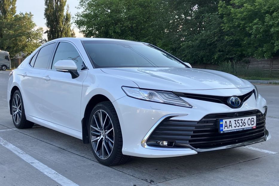 Продам Toyota Camry Premium  2021 года в Киеве