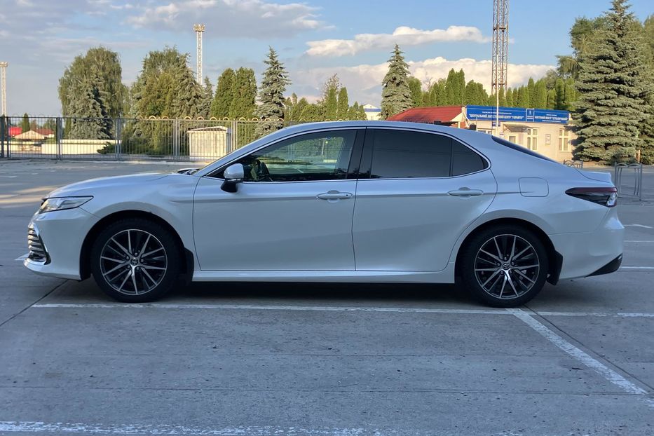 Продам Toyota Camry Premium  2021 года в Киеве