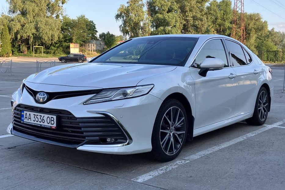 Продам Toyota Camry Premium  2021 года в Киеве