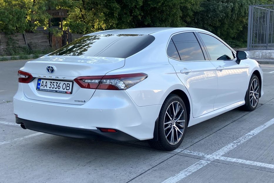 Продам Toyota Camry Premium  2021 года в Киеве