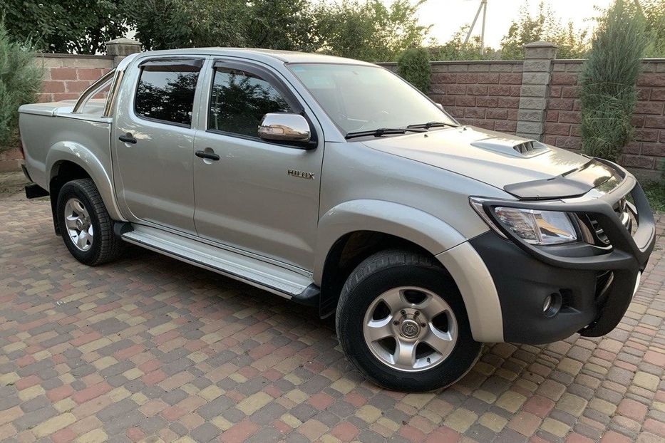 Продам Toyota Hilux 2013 года в Киеве