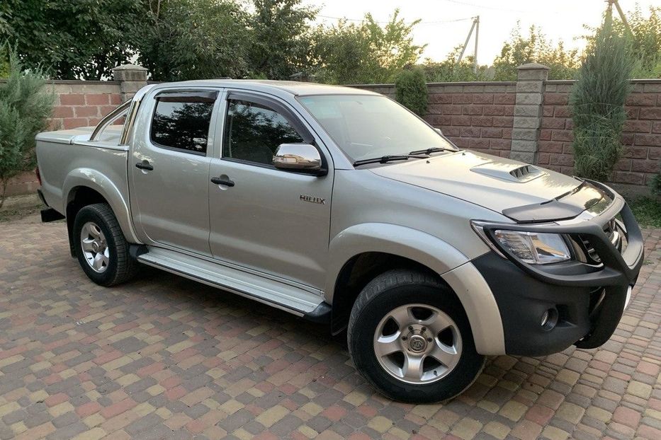 Продам Toyota Hilux 2013 года в Киеве