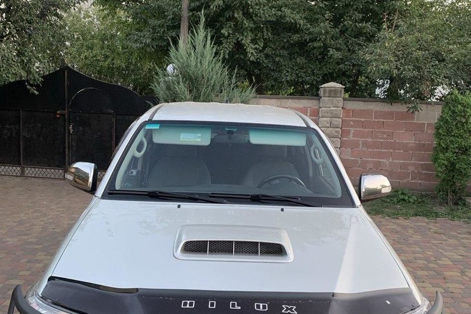 Продам Toyota Hilux 2013 года в Киеве