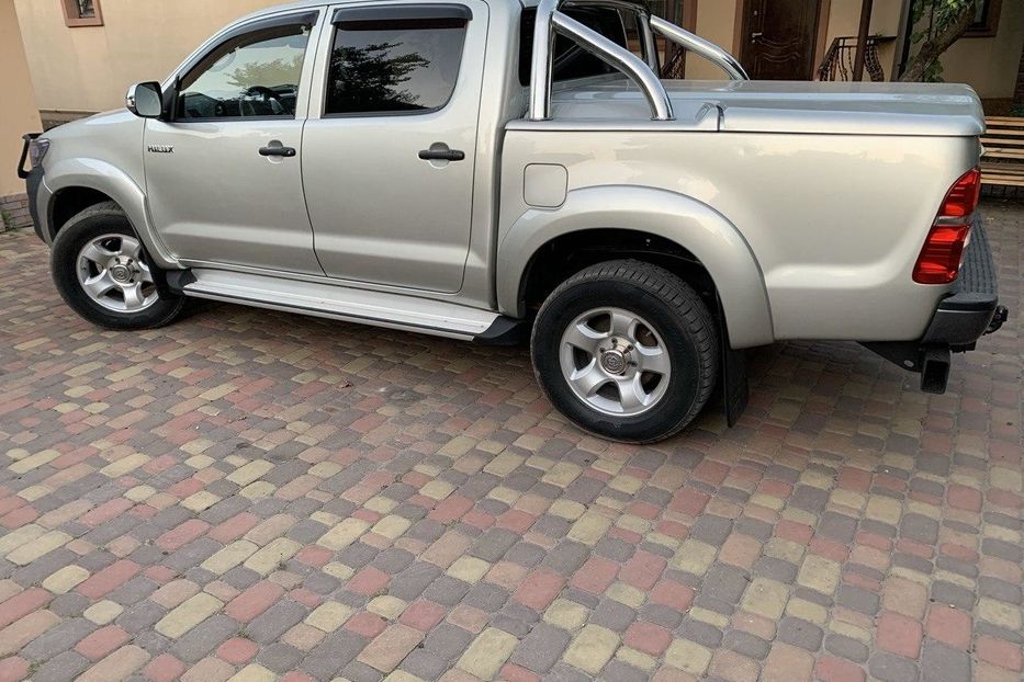 Продам Toyota Hilux 2013 года в Киеве