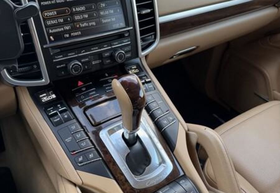 Продам Porsche Cayenne 2012 года в Киеве