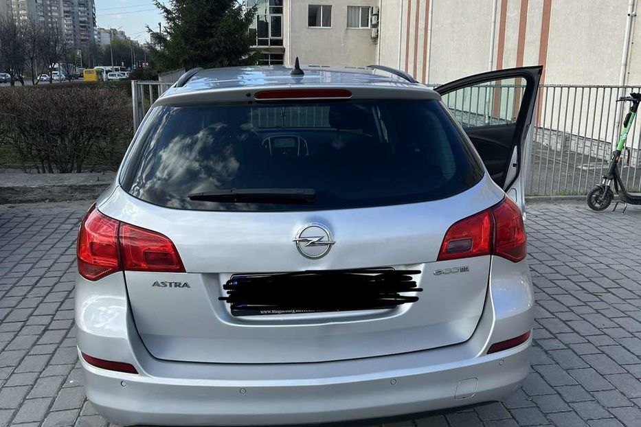 Продам Opel Astra J 2011 года в Львове
