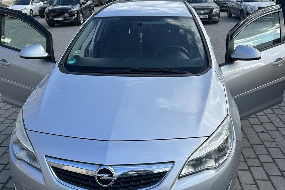 Продам Opel Astra J 2011 года в Львове