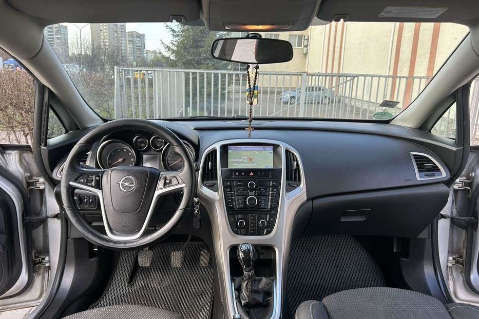 Продам Opel Astra J 2011 года в Львове