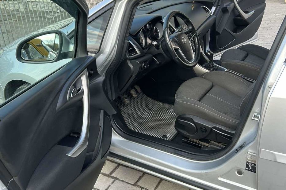 Продам Opel Astra J 2011 года в Львове