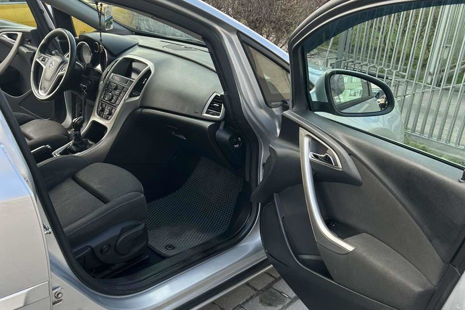 Продам Opel Astra J 2011 года в Львове