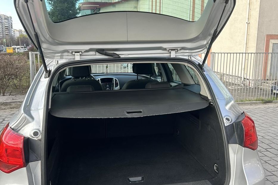 Продам Opel Astra J 2011 года в Львове