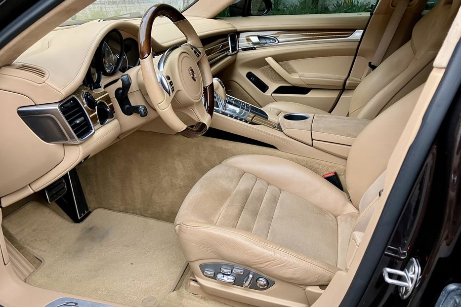 Продам Porsche Panamera GTS  2013 года в Киеве