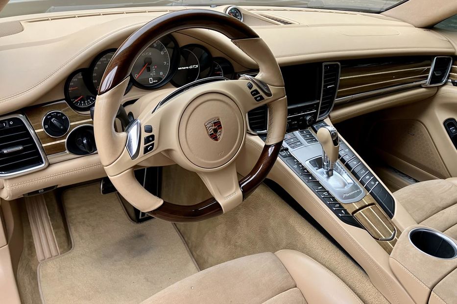 Продам Porsche Panamera GTS  2013 года в Киеве