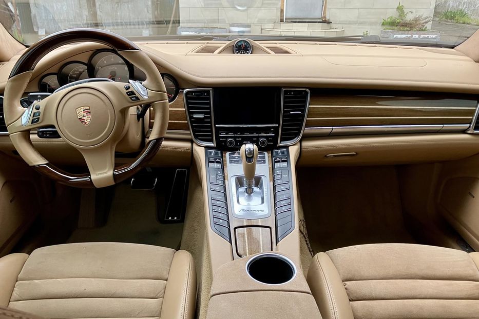Продам Porsche Panamera GTS  2013 года в Киеве