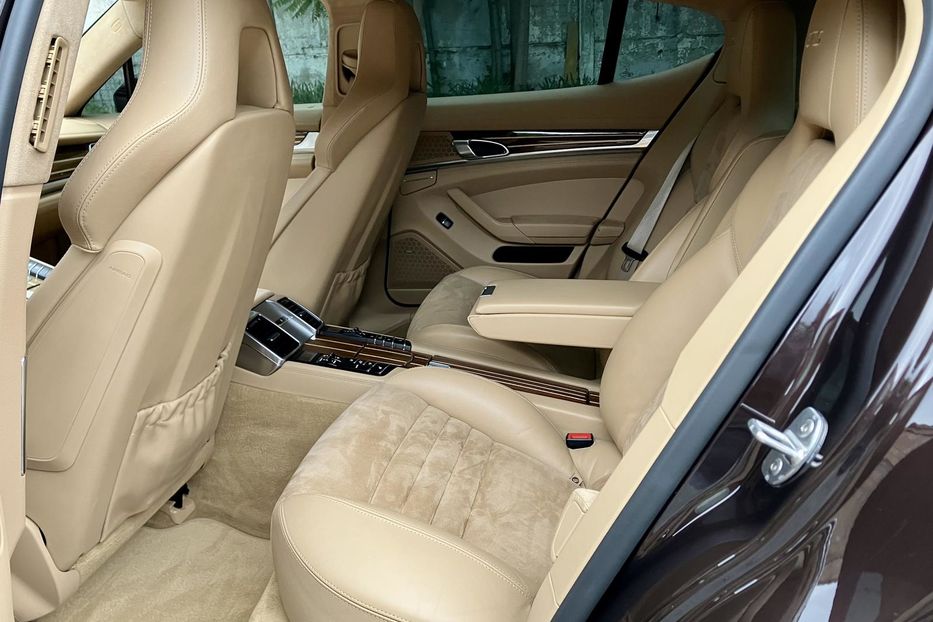 Продам Porsche Panamera GTS  2013 года в Киеве