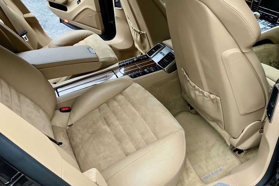 Продам Porsche Panamera GTS  2013 года в Киеве