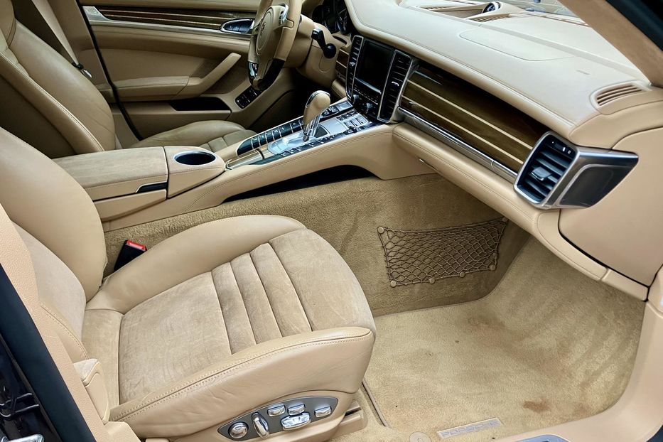 Продам Porsche Panamera GTS  2013 года в Киеве