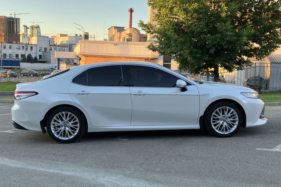 Продам Toyota Camry Premium  2020 года в Киеве