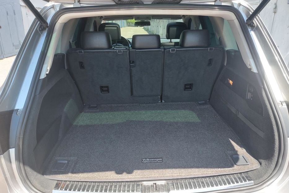 Продам Volkswagen Touareg Гибрид 2011 года в Киеве