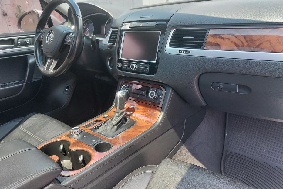 Продам Volkswagen Touareg Гибрид 2011 года в Киеве