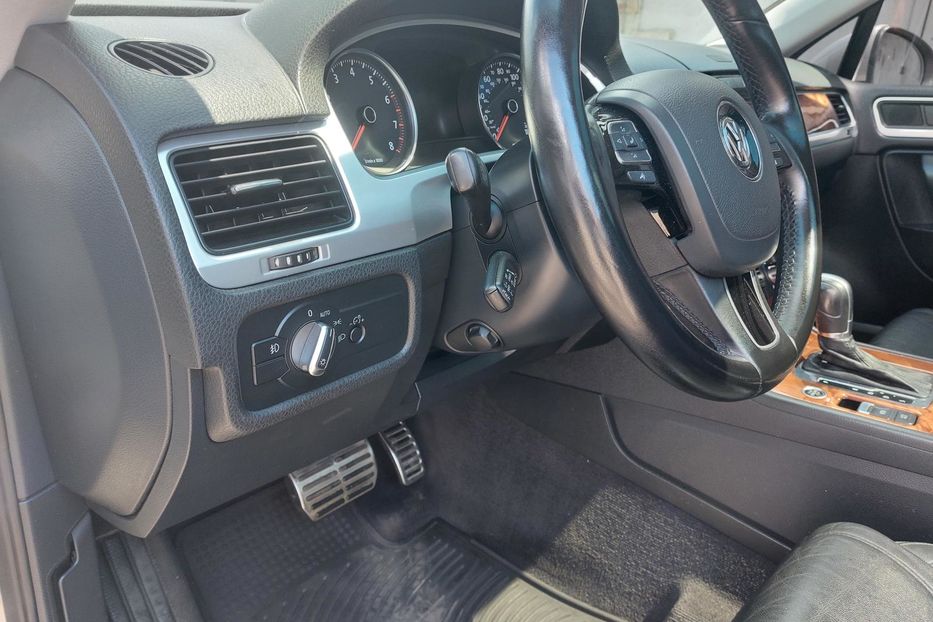 Продам Volkswagen Touareg Гибрид 2011 года в Киеве