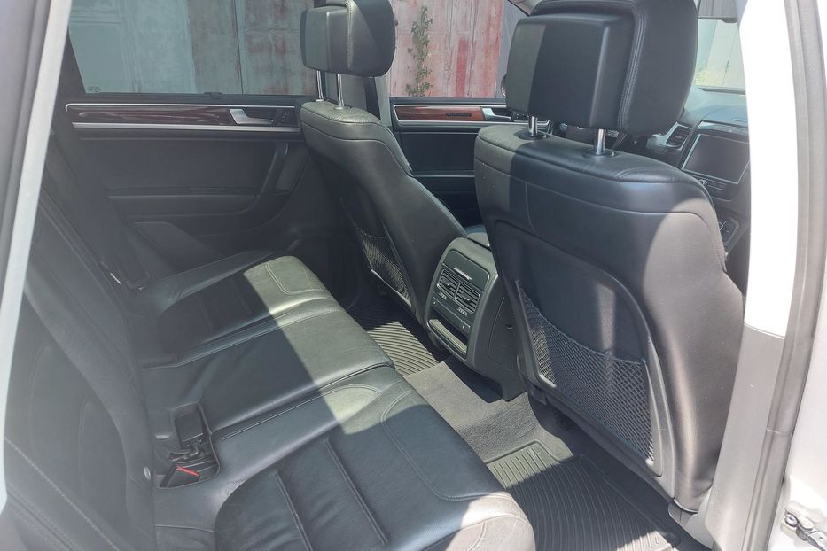 Продам Volkswagen Touareg Гибрид 2011 года в Киеве