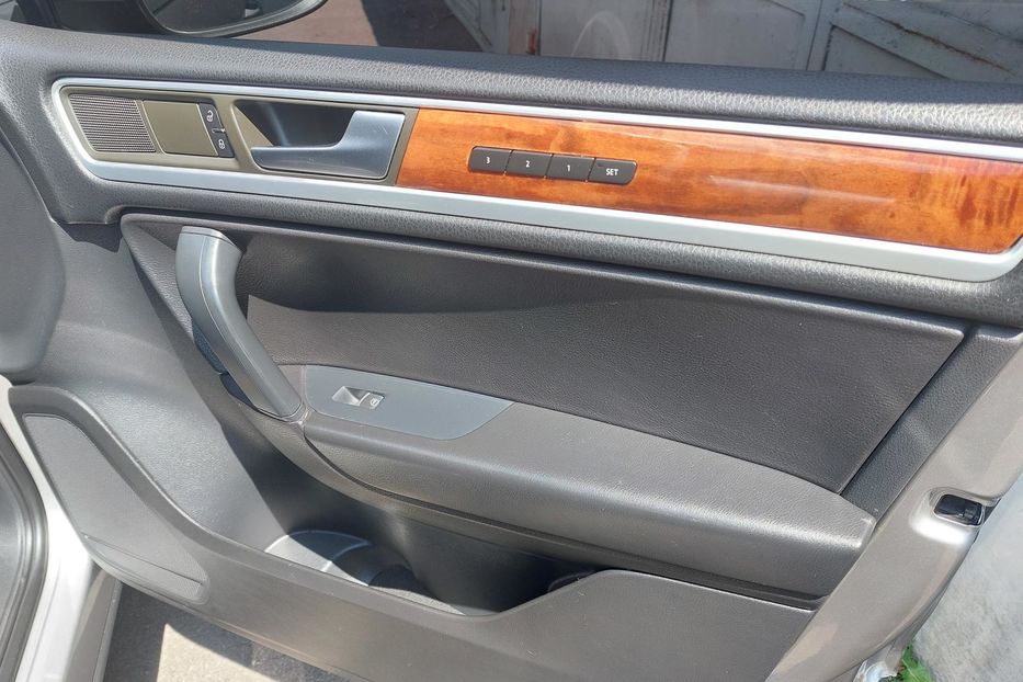 Продам Volkswagen Touareg Гибрид 2011 года в Киеве