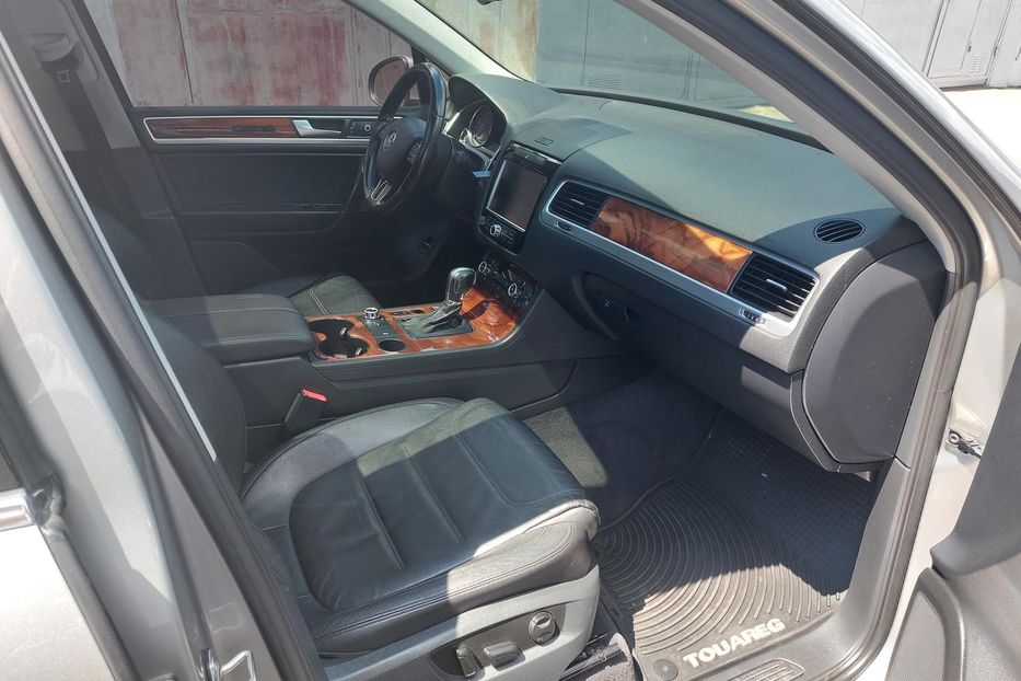 Продам Volkswagen Touareg Гибрид 2011 года в Киеве