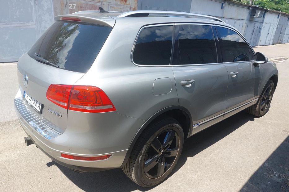 Продам Volkswagen Touareg Гибрид 2011 года в Киеве