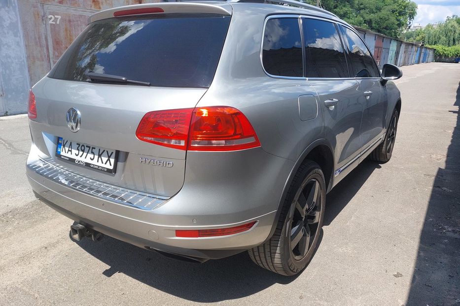 Продам Volkswagen Touareg Гибрид 2011 года в Киеве