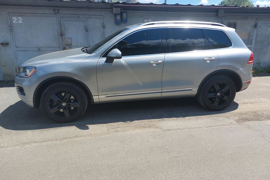 Продам Volkswagen Touareg Гибрид 2011 года в Киеве