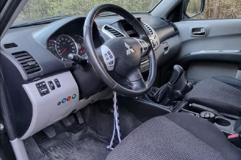 Продам Mitsubishi L 200 L200 2012 года в Киеве
