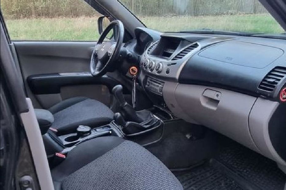 Продам Mitsubishi L 200 L200 2012 года в Киеве