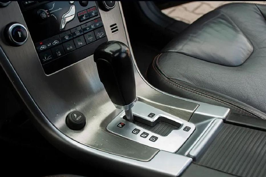 Продам Volvo XC60 2010 года в Киеве