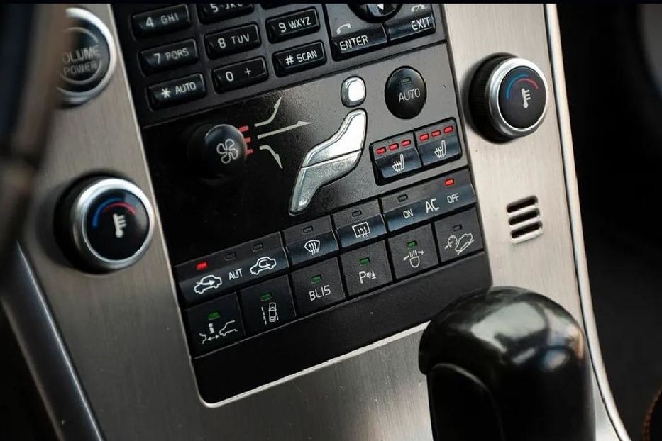 Продам Volvo XC60 2010 года в Киеве