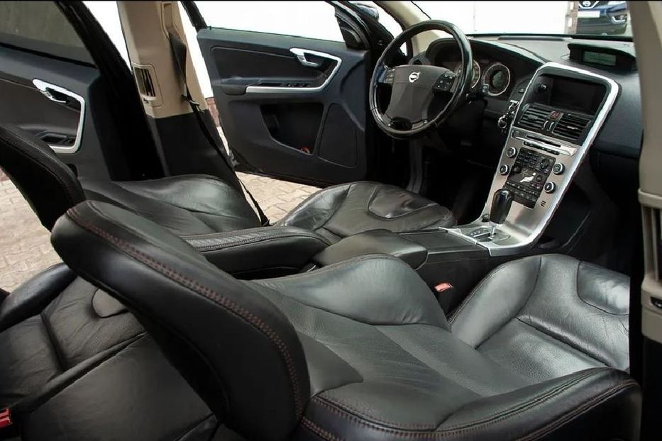 Продам Volvo XC60 2010 года в Киеве