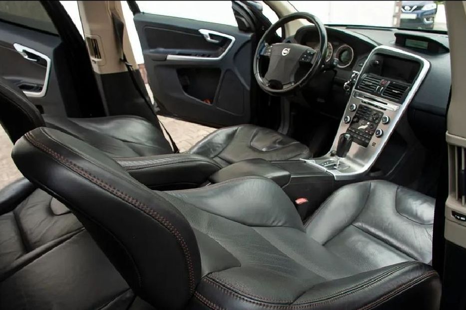 Продам Volvo XC60 2010 года в Киеве
