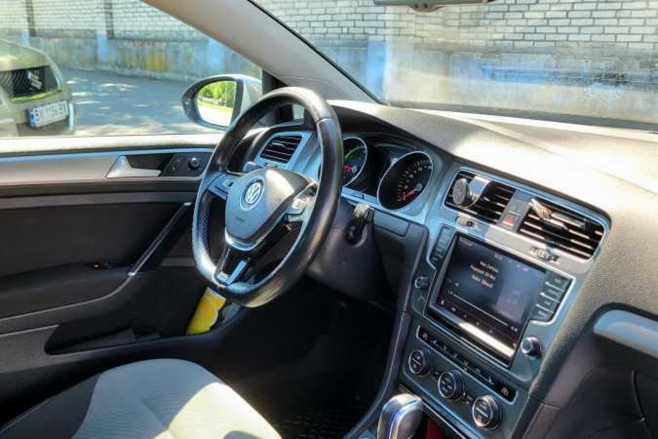 Продам Volkswagen e-Golf 2016 года в Виннице