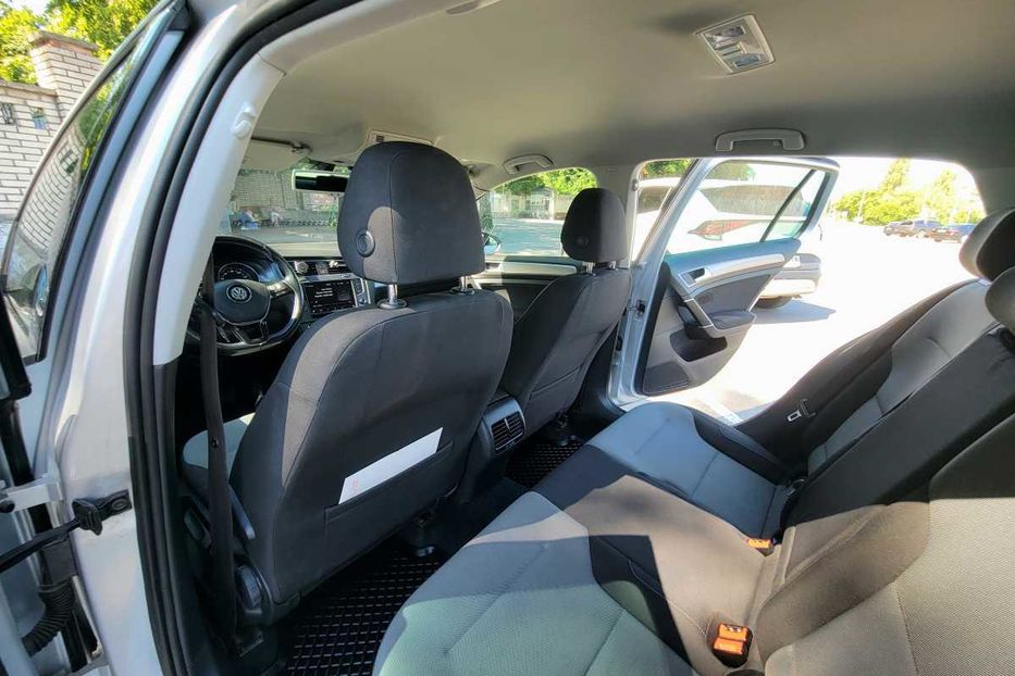 Продам Volkswagen e-Golf 2016 года в Виннице