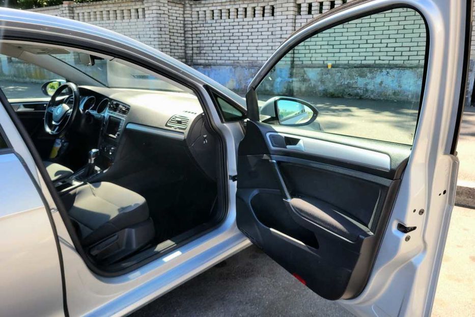 Продам Volkswagen e-Golf 2016 года в Виннице