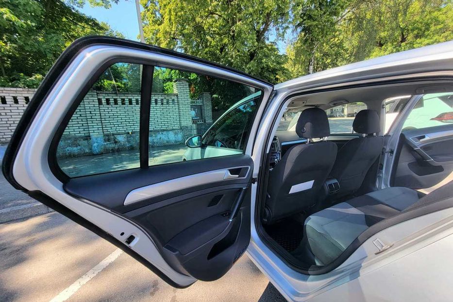 Продам Volkswagen e-Golf 2016 года в Виннице