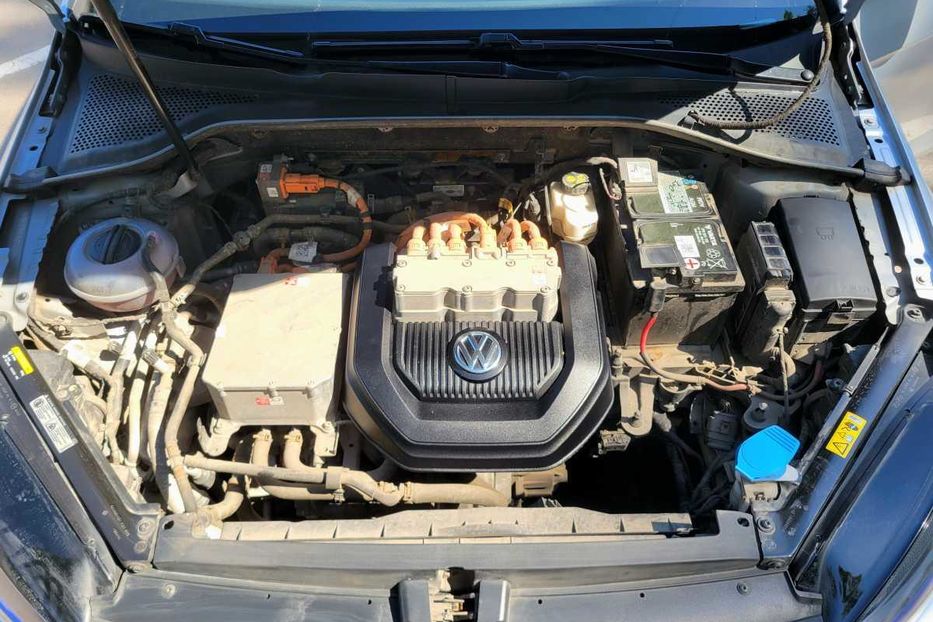 Продам Volkswagen e-Golf 2016 года в Виннице